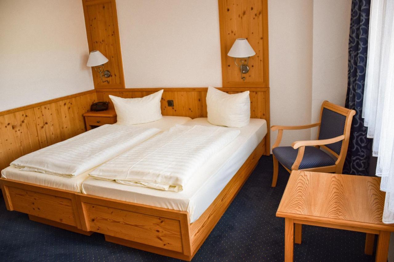 Hotel Bergwiesen - Zimmer Mit Balkon Oder Terasse Lohr Dış mekan fotoğraf